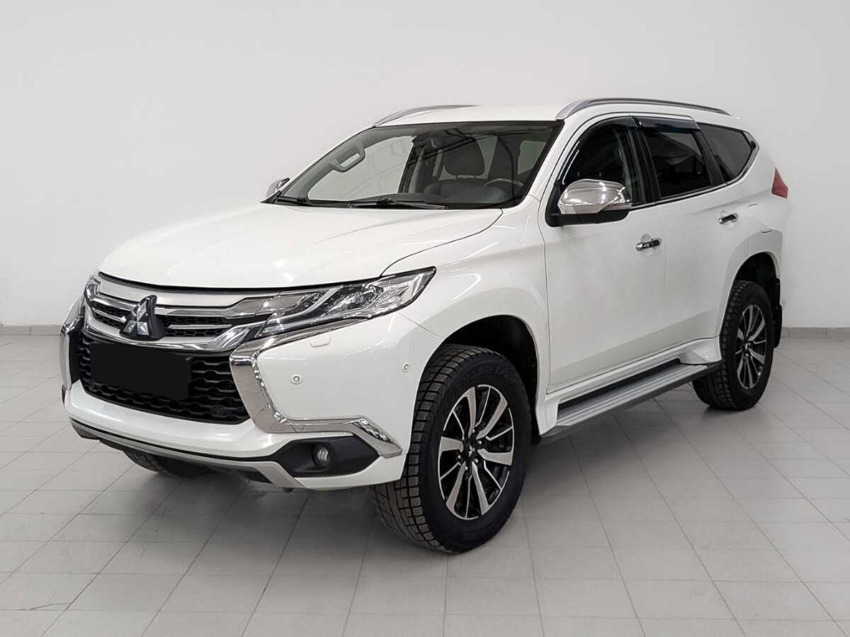 Mitsubishi Pajero Sport с пробегом — 2017 год. Фото: #0