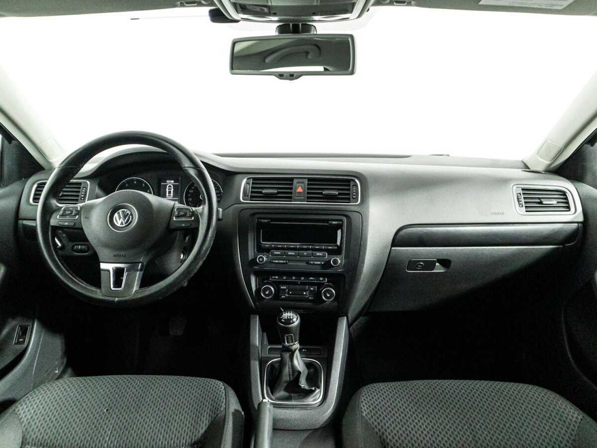 Volkswagen Jetta с пробегом — 2012 год. Фото: #12