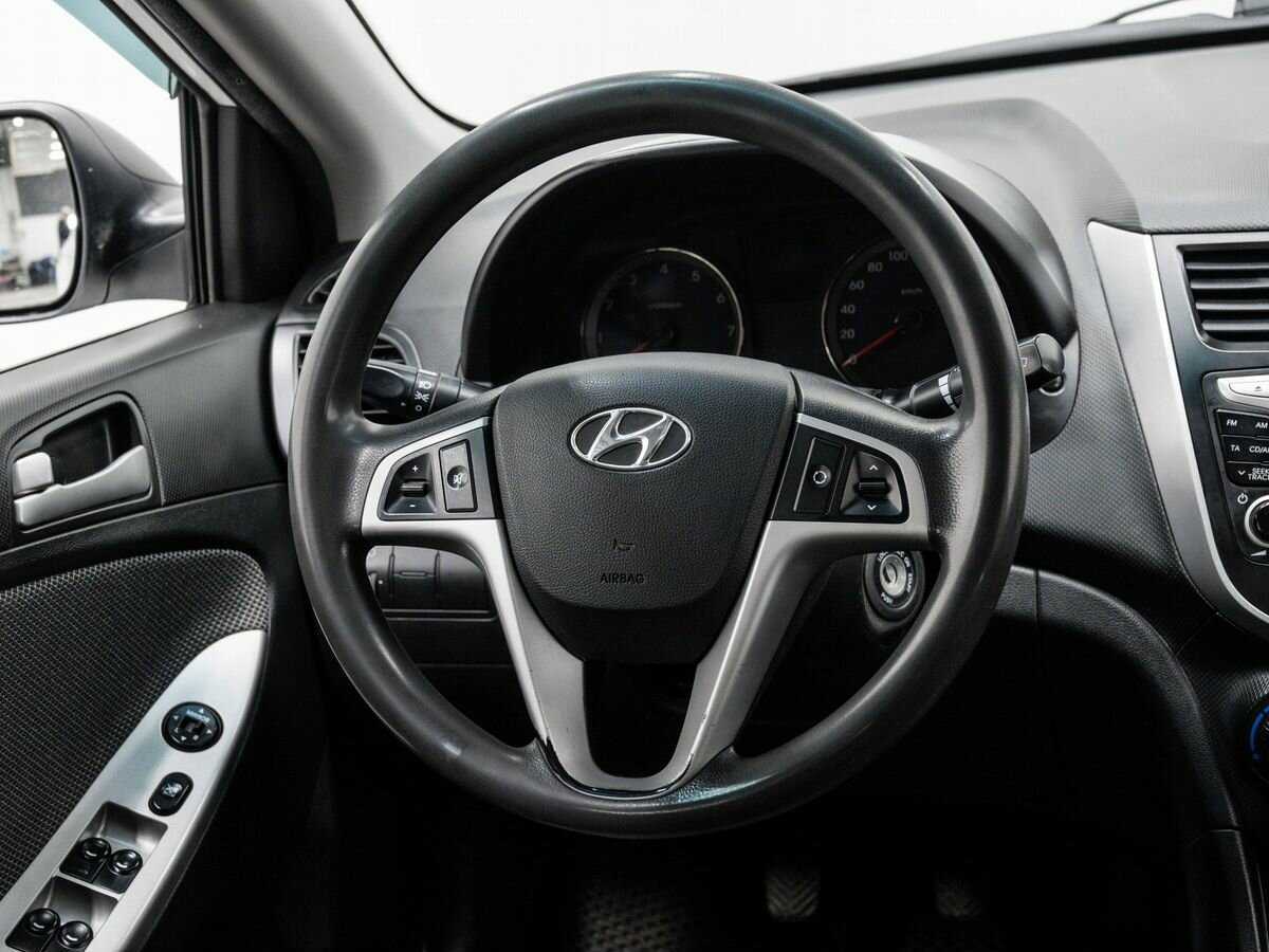 Hyundai Solaris с пробегом — 2013 год. Фото: #11