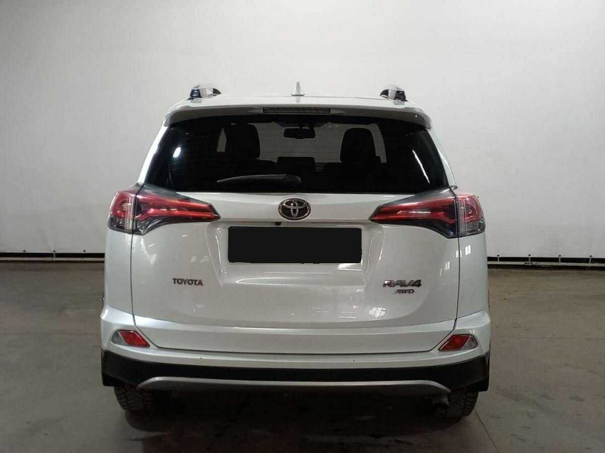 Toyota RAV4 с пробегом — 2018 год. Фото: #5