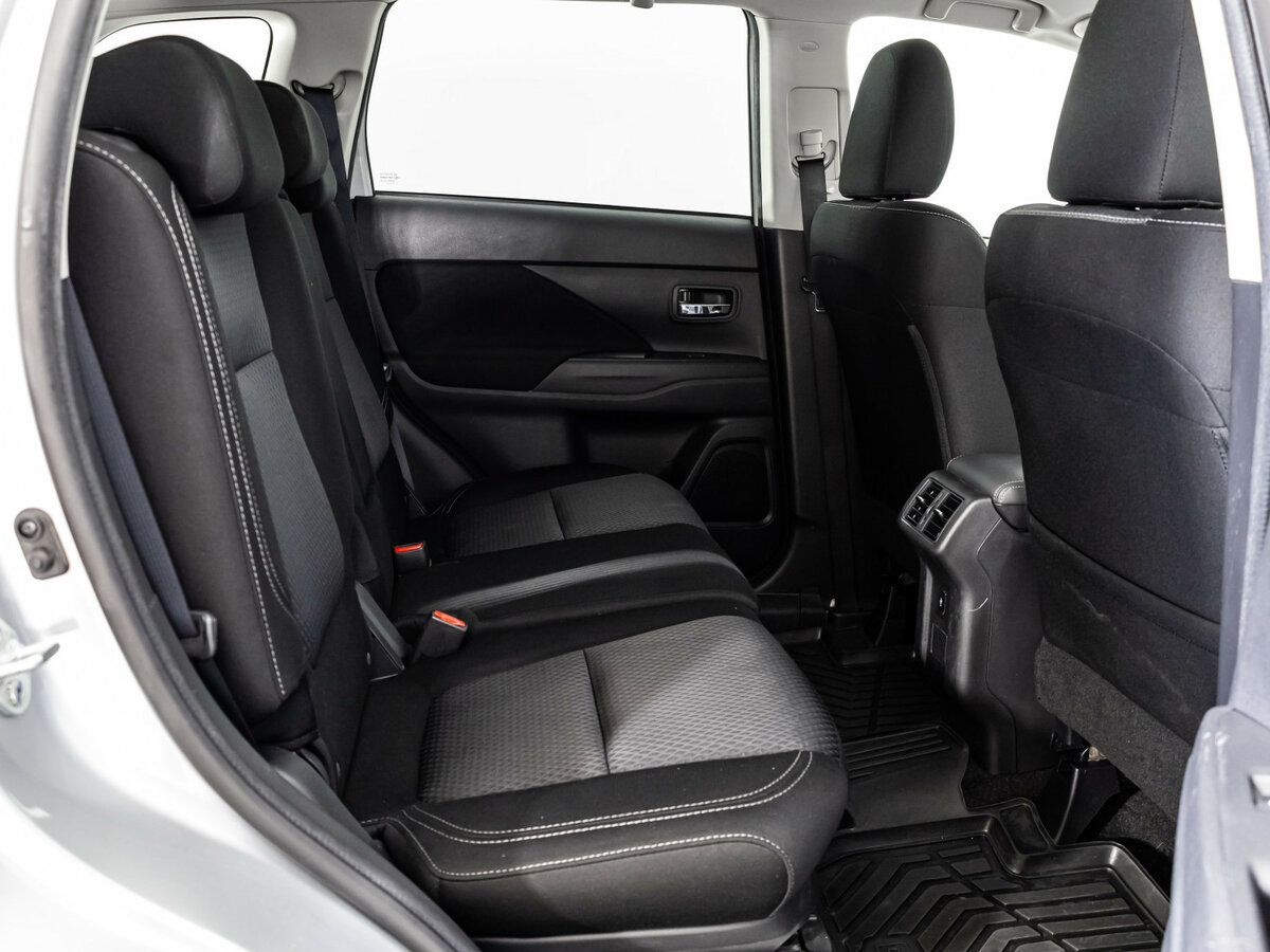 Mitsubishi Outlander с пробегом — 2019 год. Фото: #13