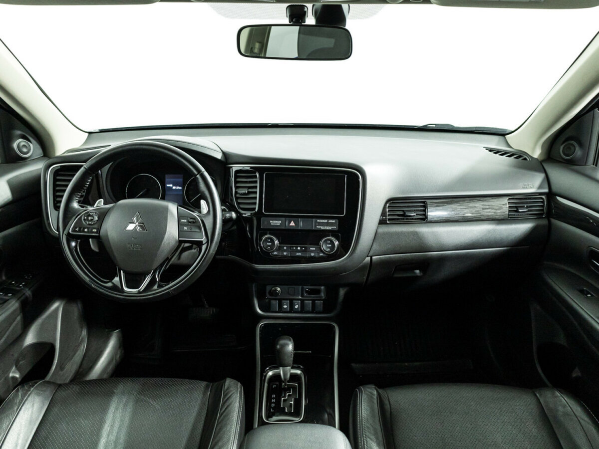 Mitsubishi Outlander с пробегом — 2017 год. Фото: #12