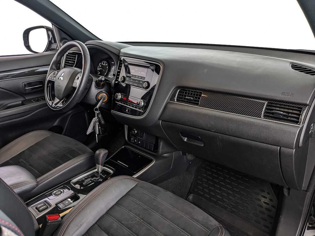 Mitsubishi Outlander с пробегом — 2021 год. Фото: #12