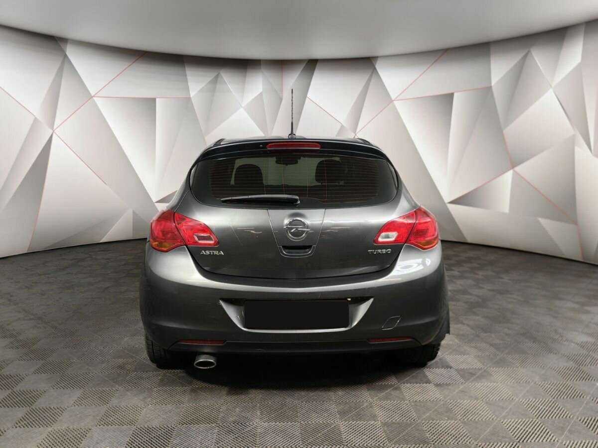 Opel Astra с пробегом — 2012 год. Фото: #7