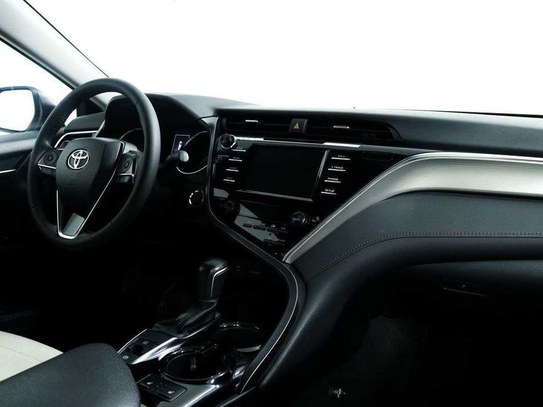 Toyota Camry с пробегом — 2019 год. Фото: #8