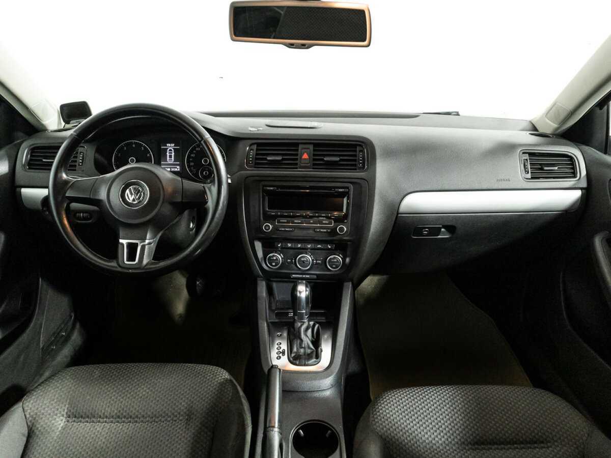 Volkswagen Jetta с пробегом — 2012 год. Фото: #12