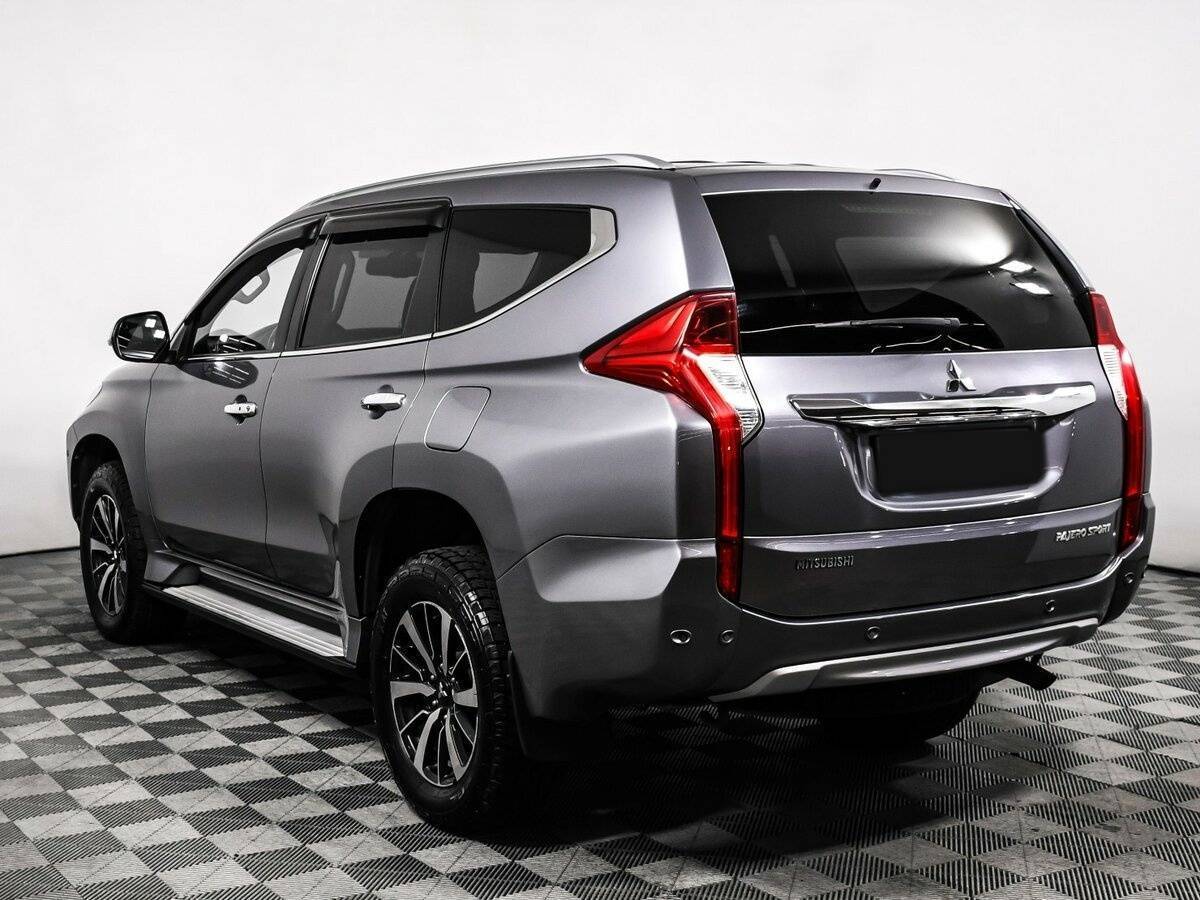 Mitsubishi Pajero Sport с пробегом — 2017 год. Фото: #6