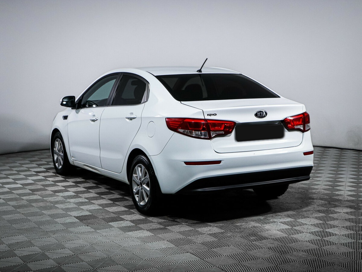 Kia Rio с пробегом — 2015 год. Фото: #5