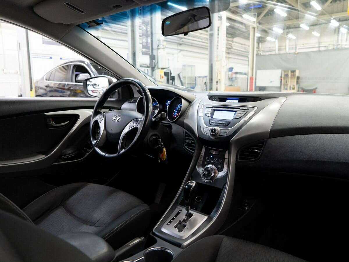 Hyundai Elantra с пробегом — 2012 год. Фото: #15