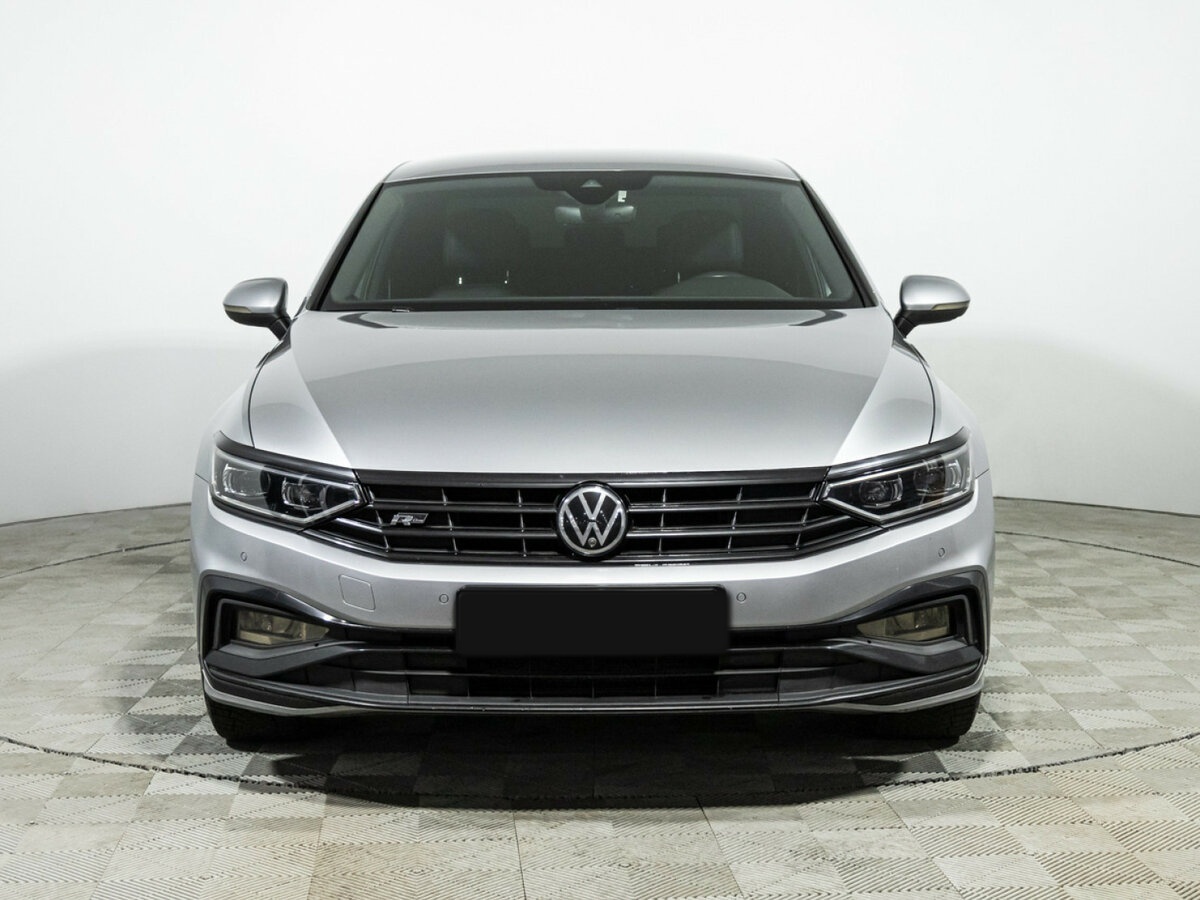 Volkswagen Passat с пробегом — 2021 год. Фото: #1