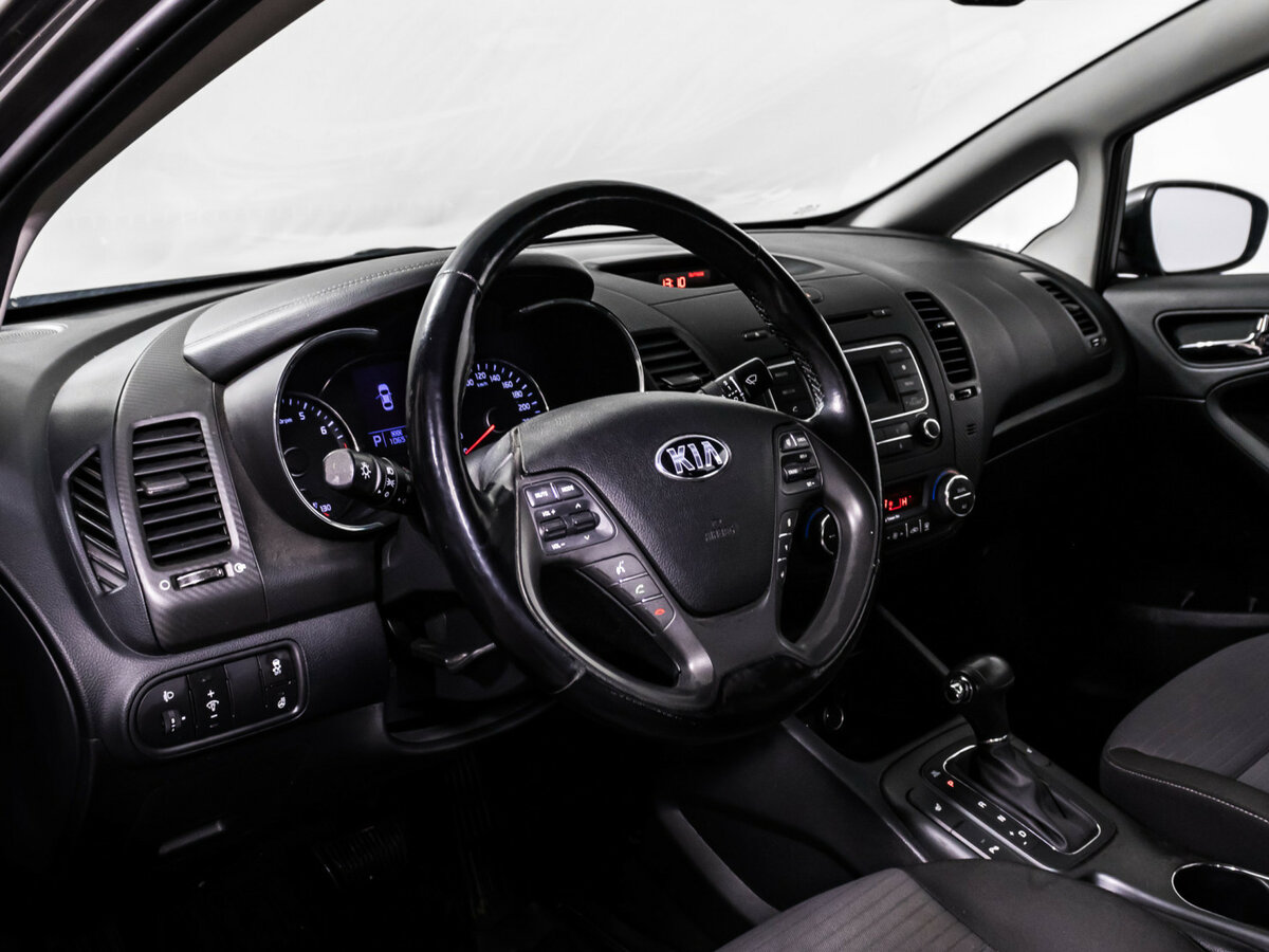 Kia Cerato с пробегом — 2016 год. Фото: #10