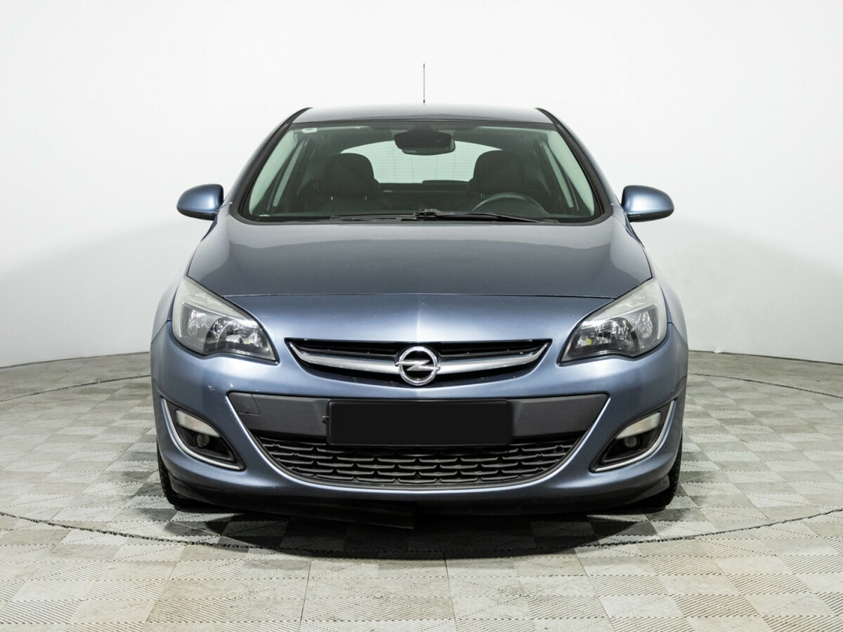 Opel Astra с пробегом — 2013 год. Фото: #1