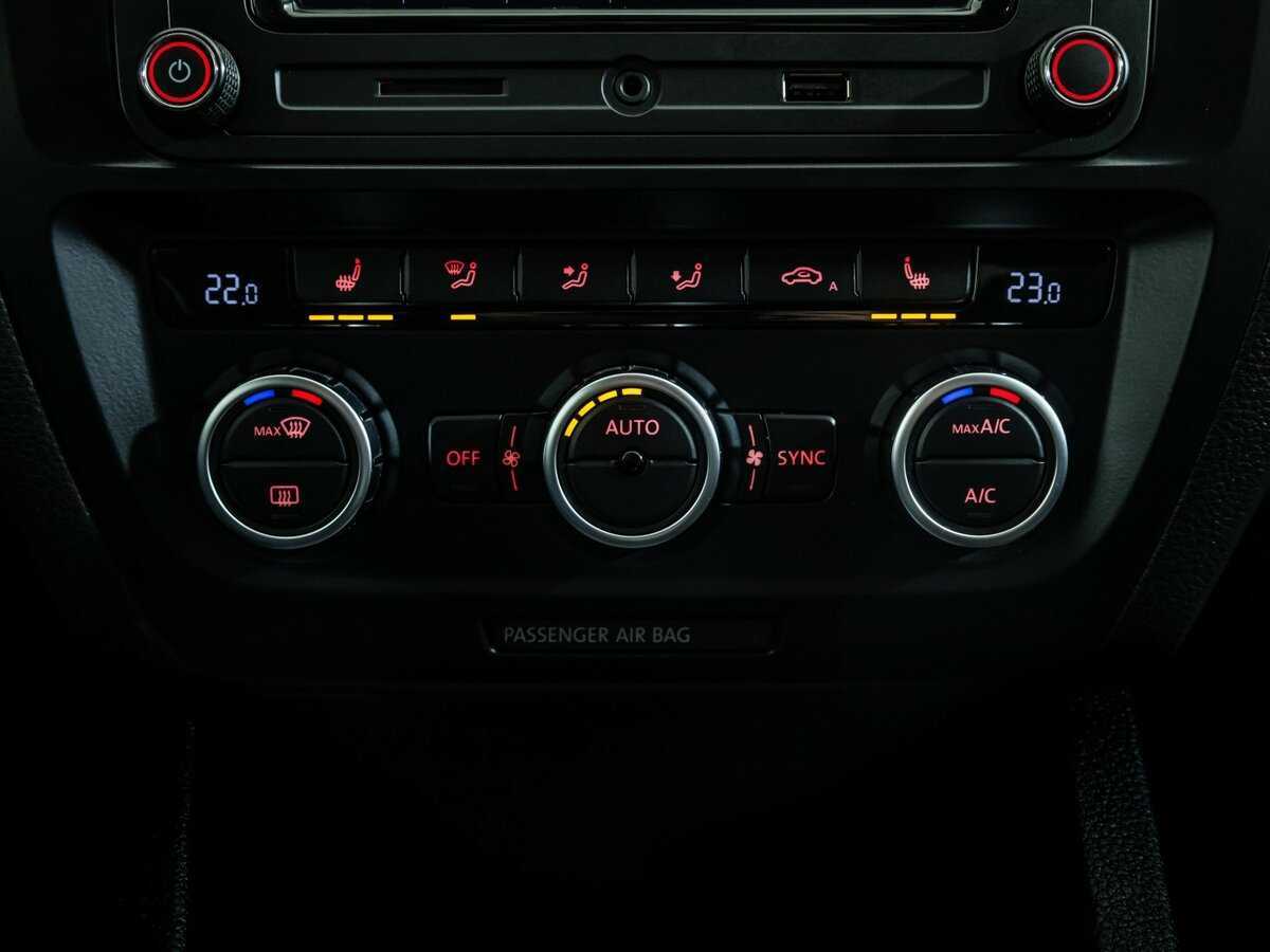 Volkswagen Jetta с пробегом — 2012 год. Фото: #11