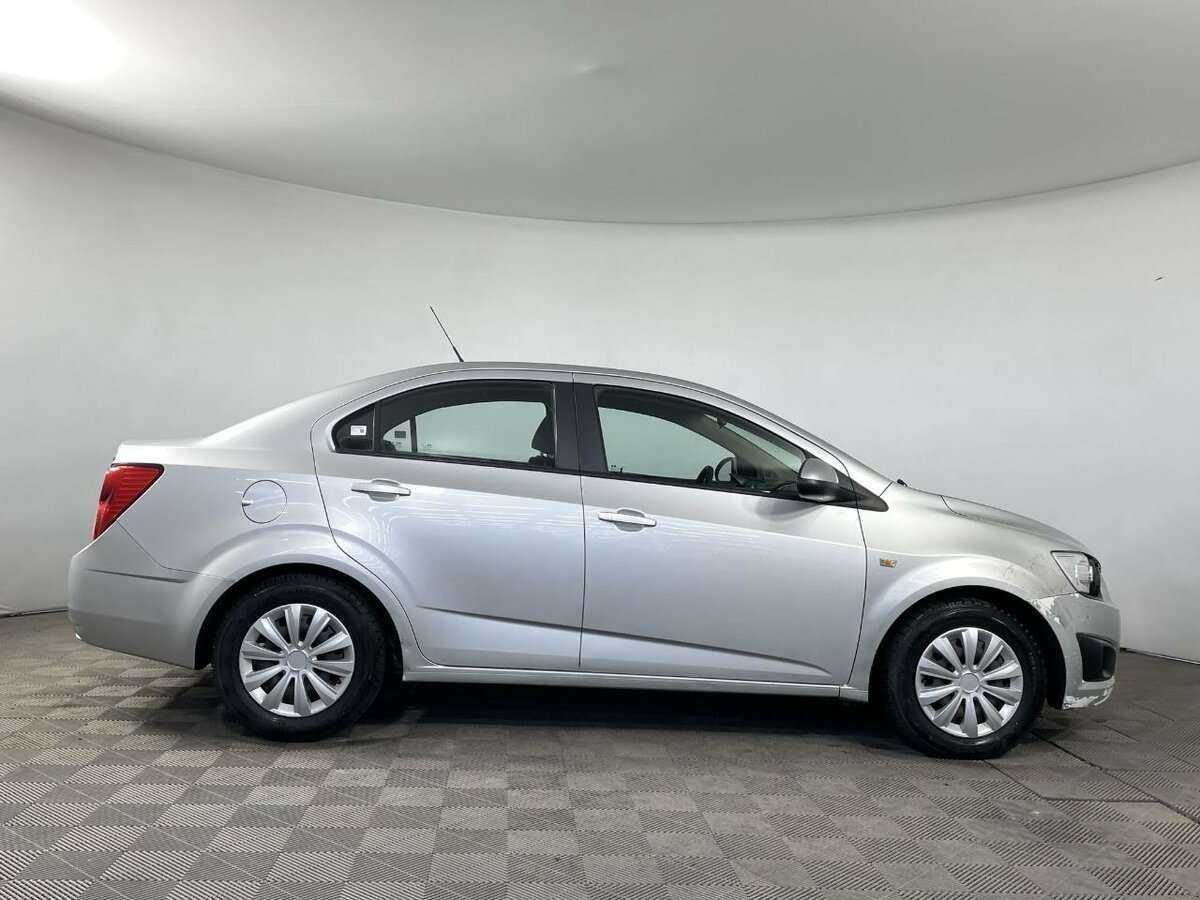 Chevrolet Aveo с пробегом — 2013 год. Фото: #2