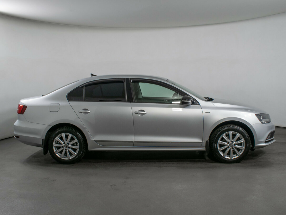 Volkswagen Jetta с пробегом — 2018 год. Фото: #3