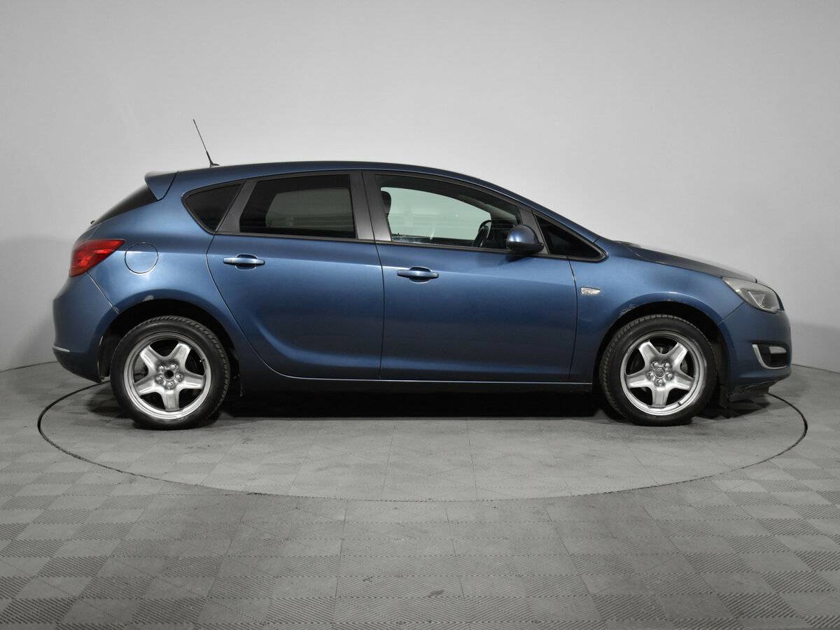 Opel Astra с пробегом — 2012 год. Фото: #3