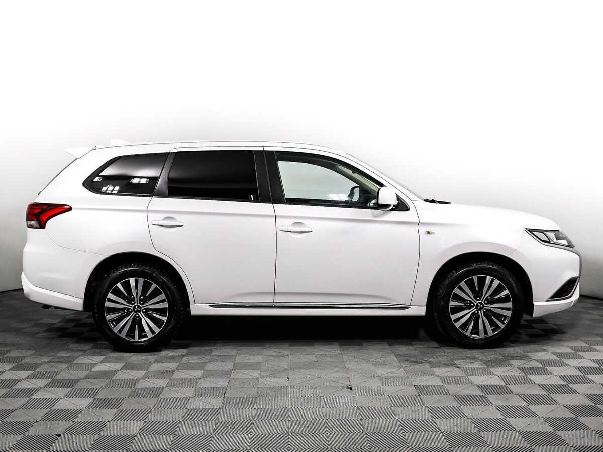 Mitsubishi Outlander с пробегом — 2022 год. Фото: #3