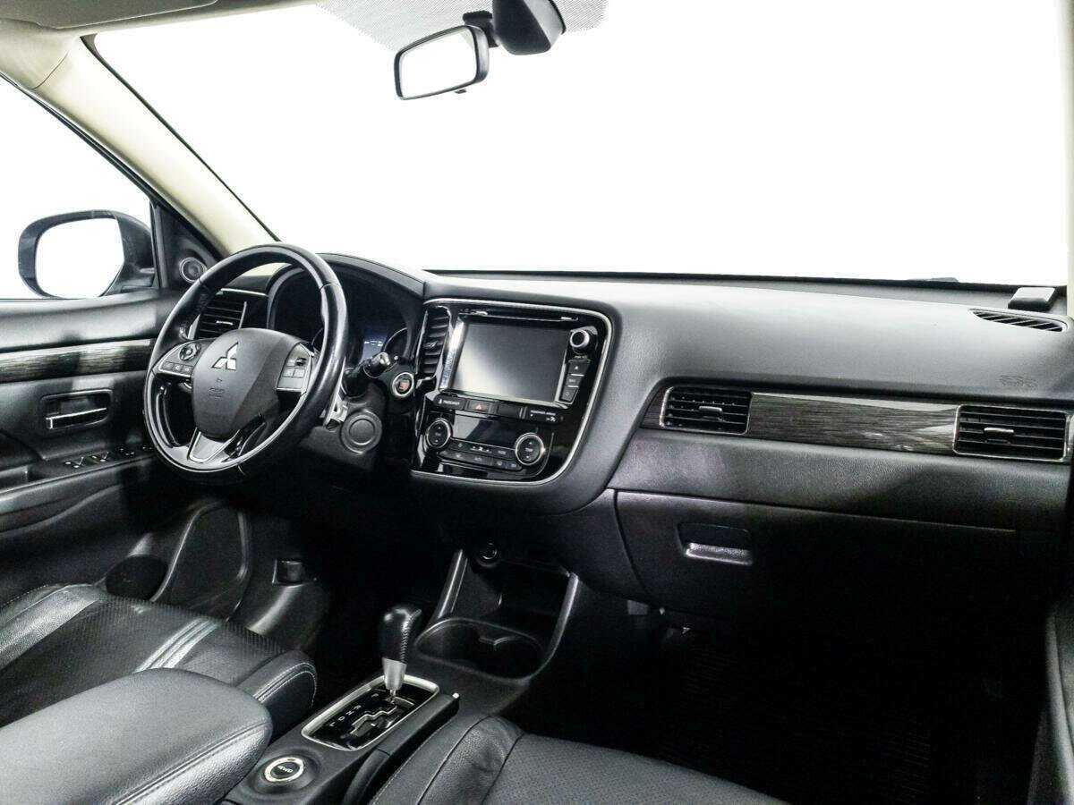 Mitsubishi Outlander с пробегом — 2015 год. Фото: #8