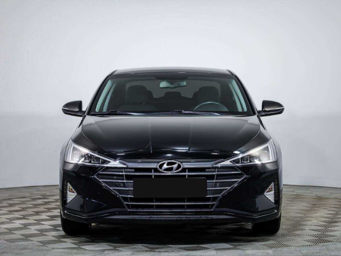 Hyundai Elantra с пробегом — 2019 год. Посмотреть фото