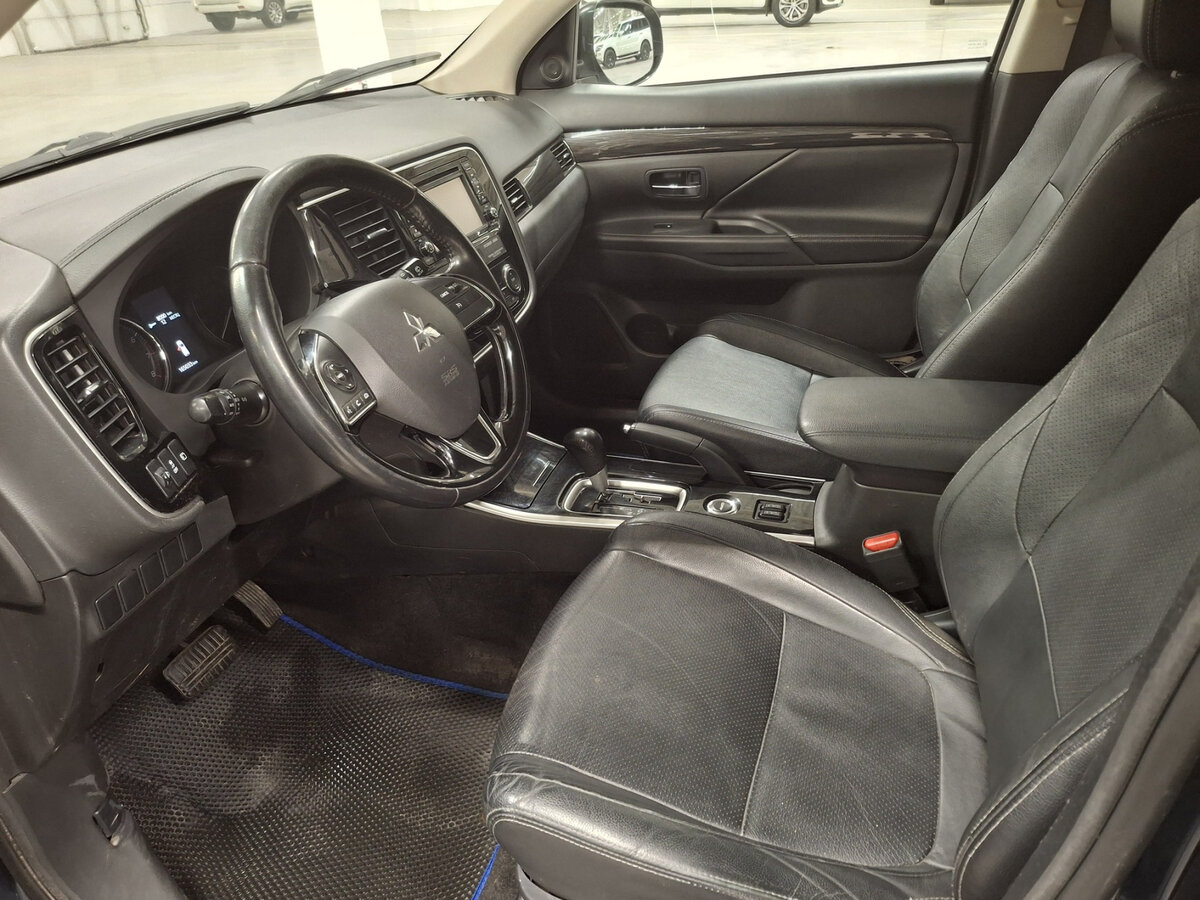 Mitsubishi Outlander с пробегом — 2017 год. Фото: #14
