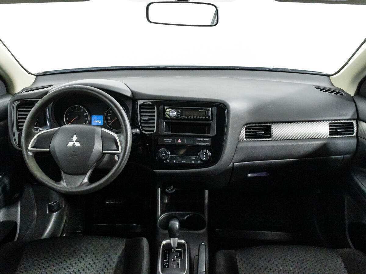 Mitsubishi Outlander с пробегом — 2014 год. Фото: #12