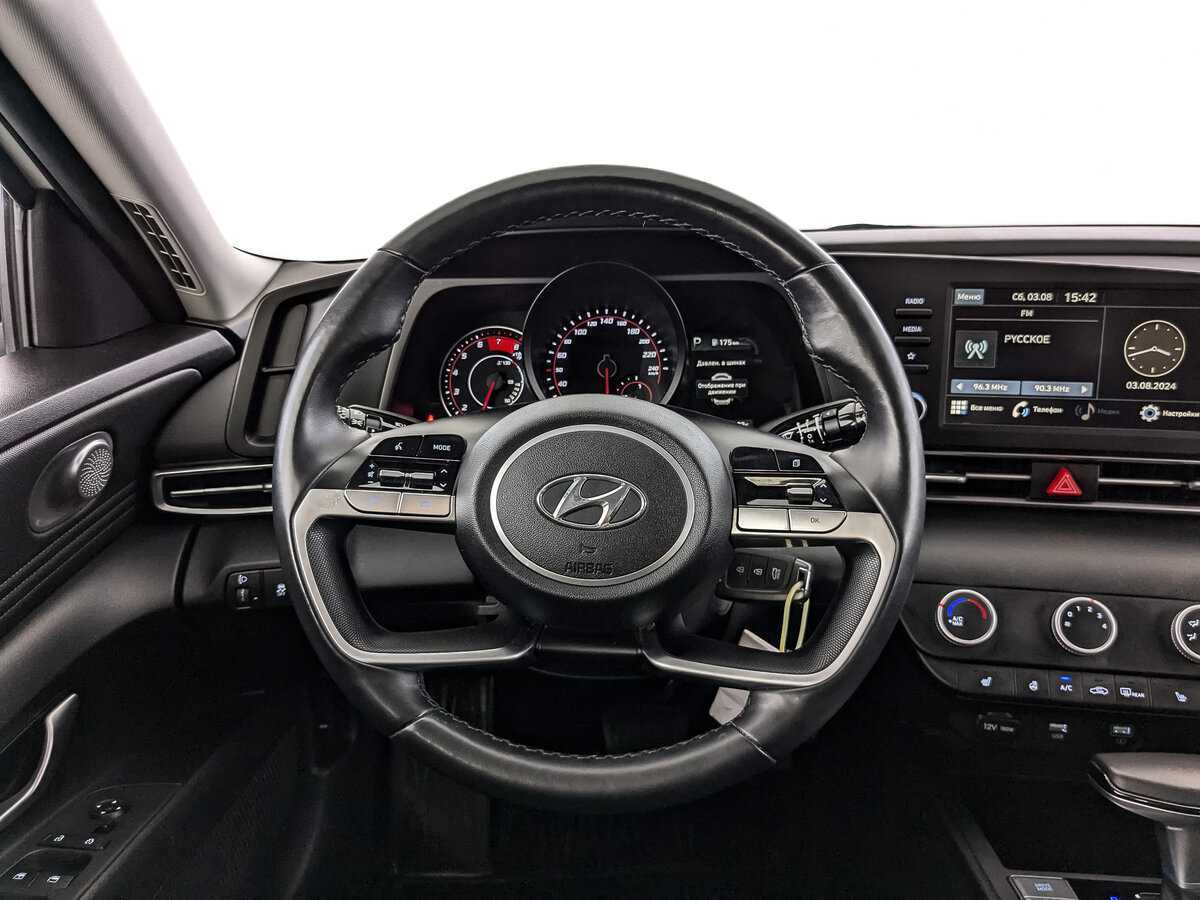 Hyundai Elantra с пробегом — 2022 год. Фото: #17