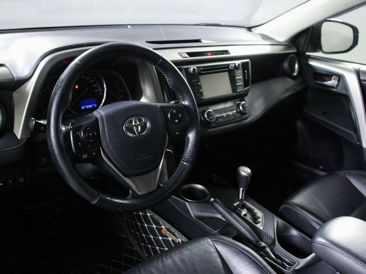 Toyota RAV4 с пробегом — 2013 год. Фото: #10