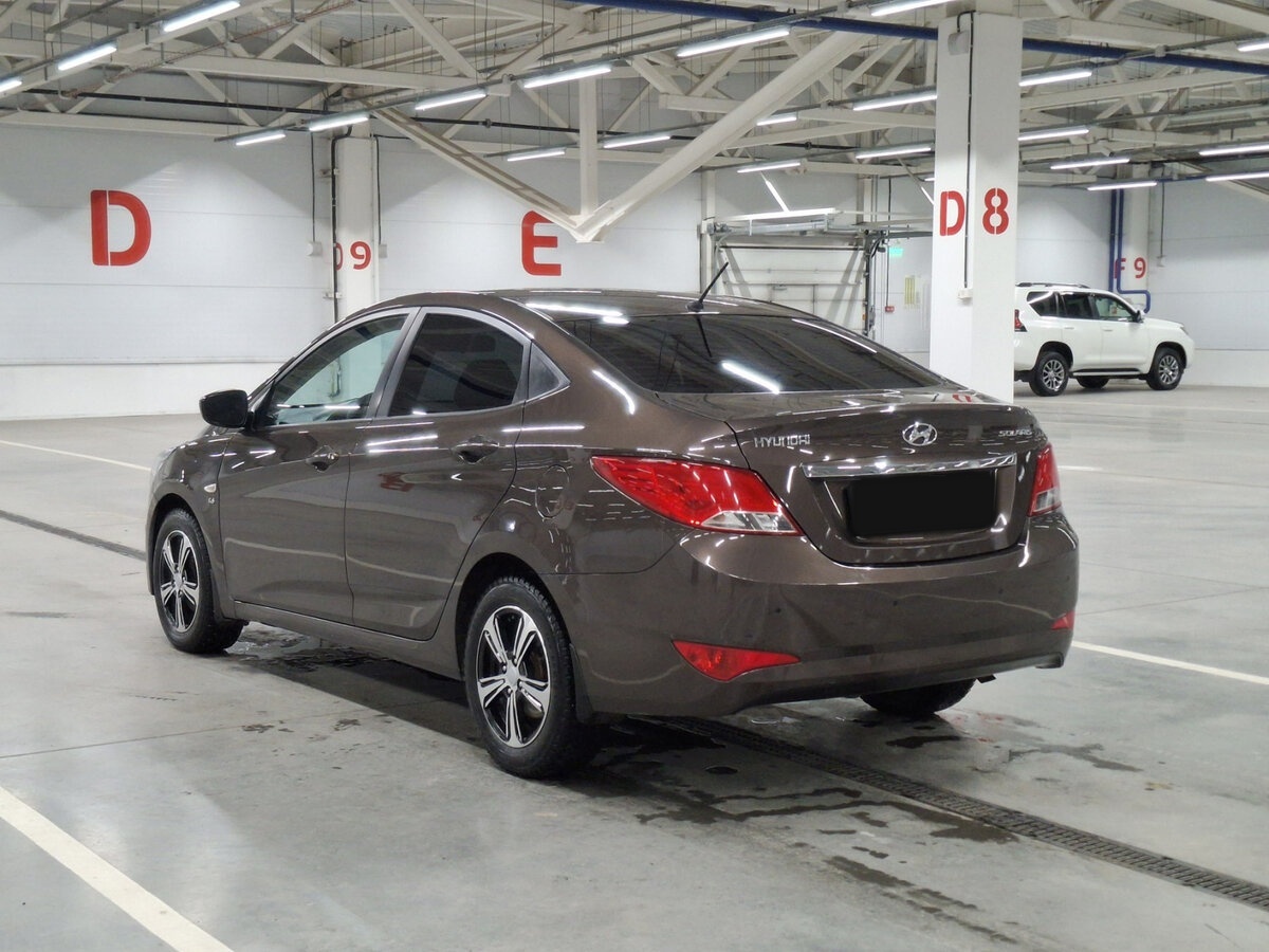 Hyundai Solaris с пробегом — 2015 год. Фото: #6