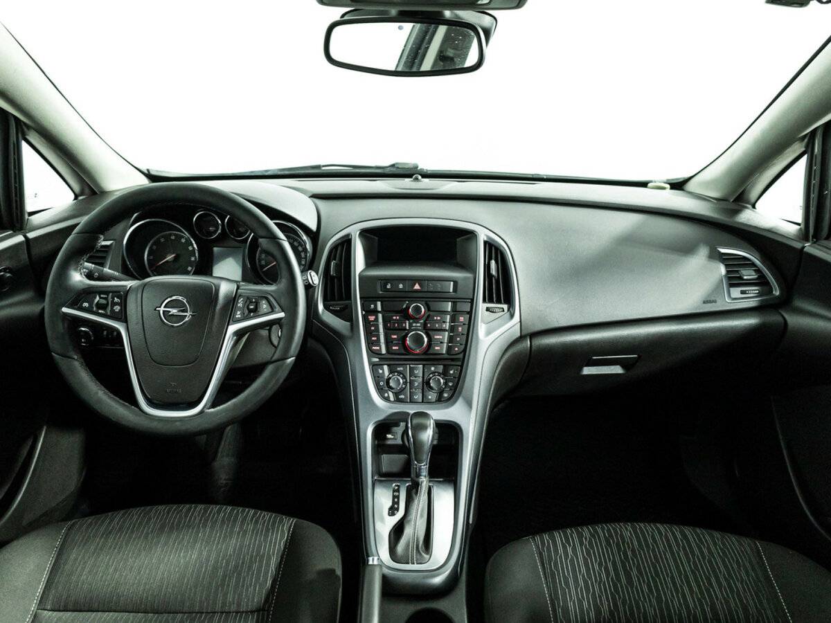 Opel Astra с пробегом — 2013 год. Фото: #12