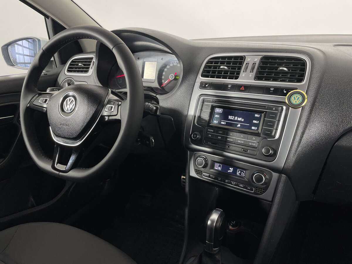 Volkswagen Polo с пробегом — 2016 год. Фото: #10