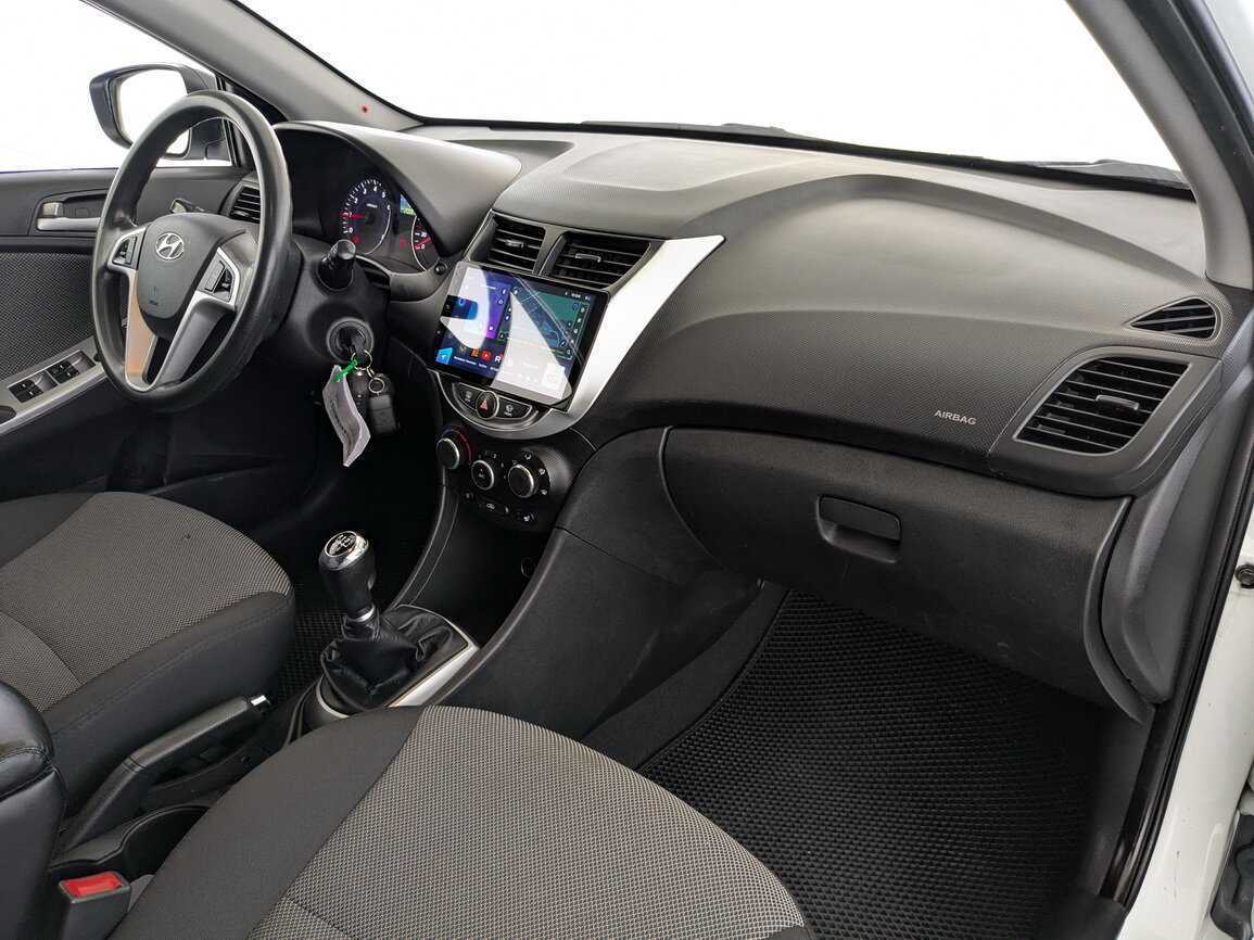 Hyundai Solaris с пробегом — 2013 год. Фото: #17