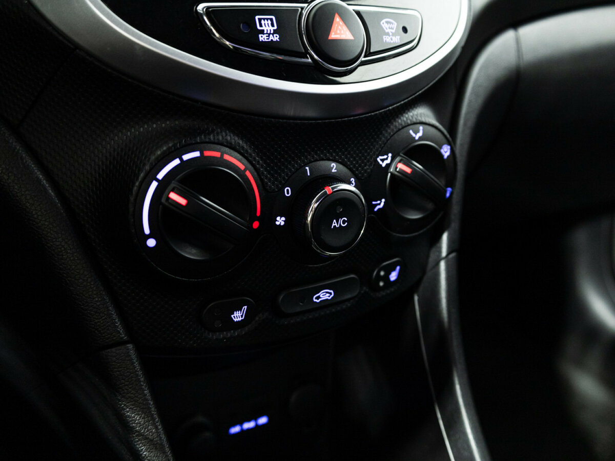 Hyundai Solaris с пробегом — 2012 год. Фото: #14