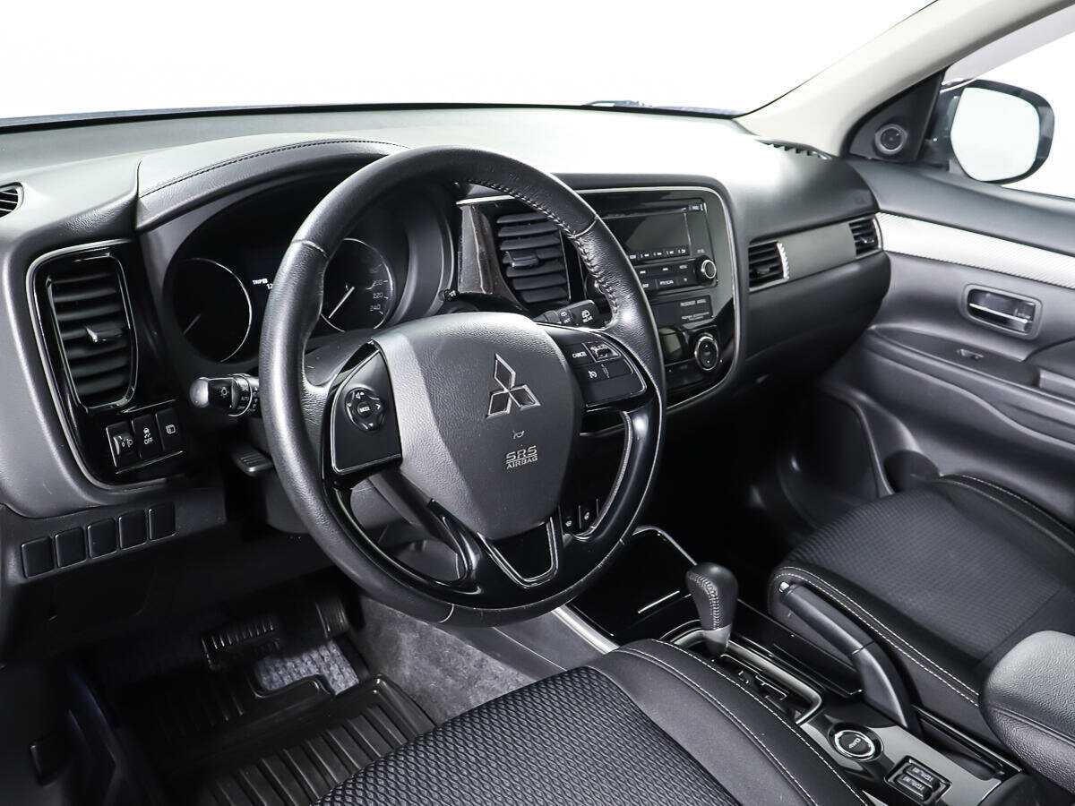 Mitsubishi Outlander с пробегом — 2018 год. Фото: #12