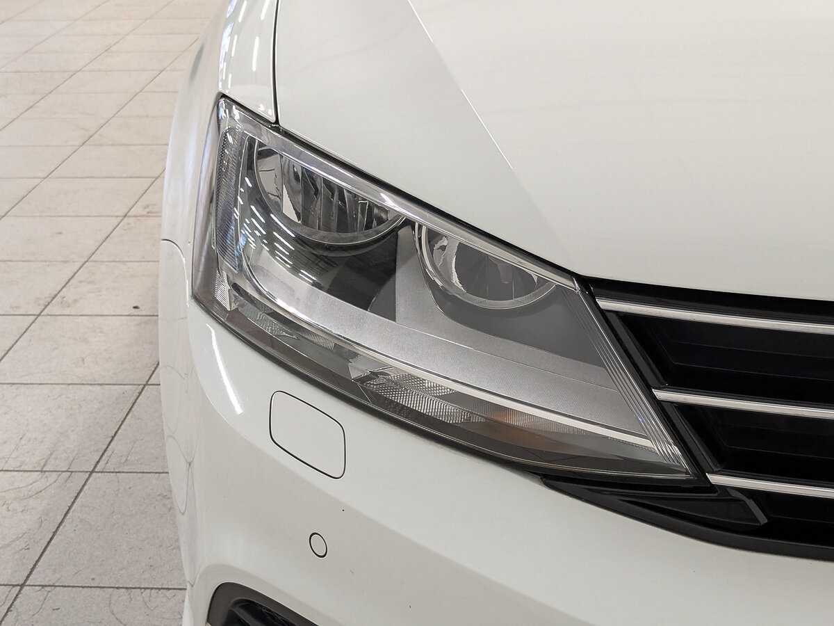 Volkswagen Jetta с пробегом — 2016 год. Фото: #10