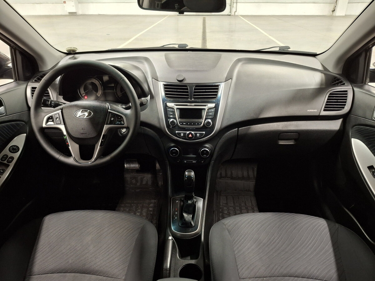 Hyundai Solaris с пробегом — 2015 год. Фото: #13
