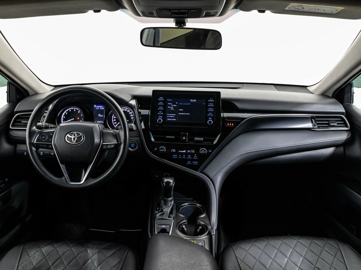 Toyota Camry с пробегом — 2021 год. Фото: #7