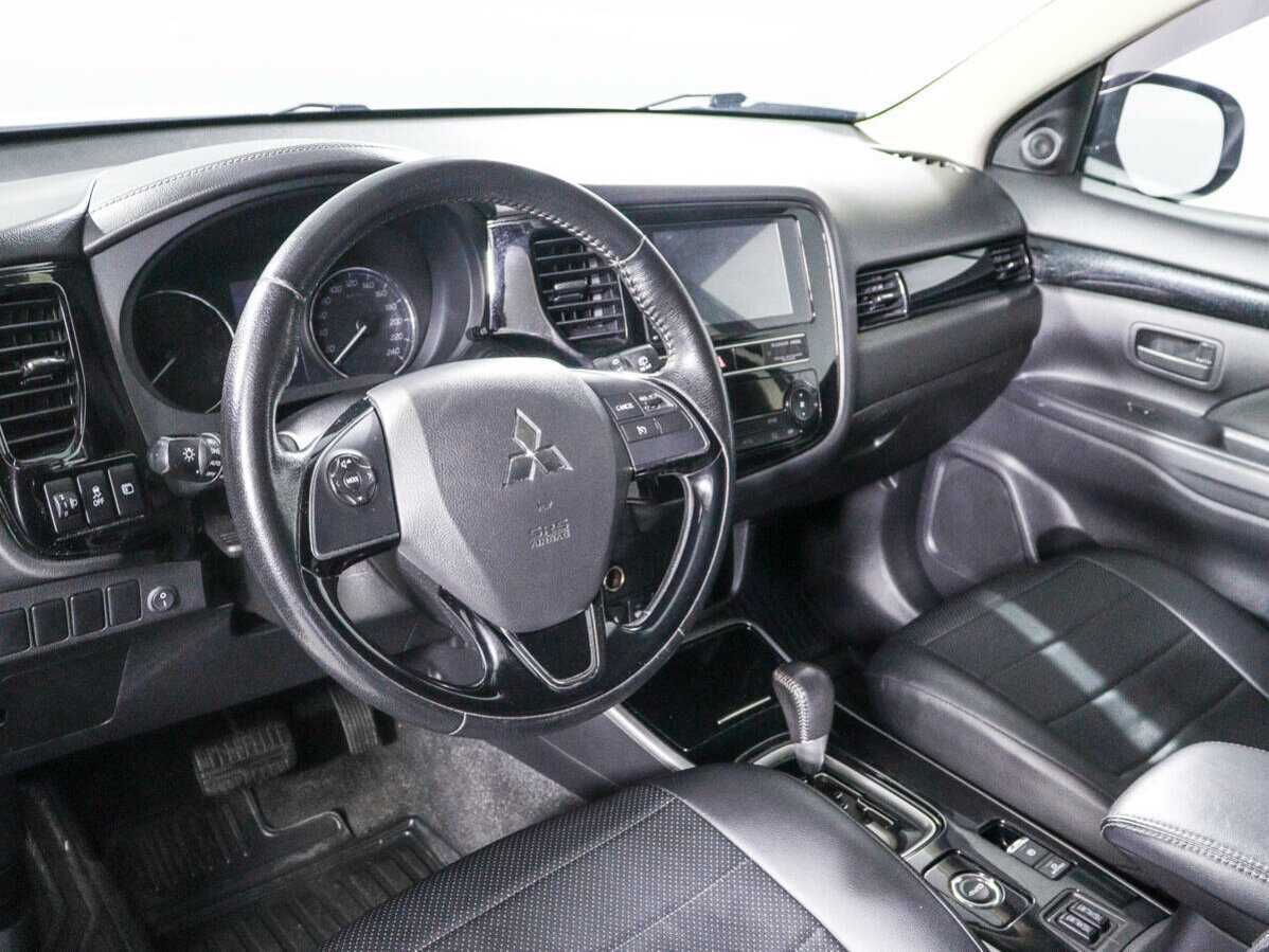 Mitsubishi Outlander с пробегом — 2019 год. Фото: #11