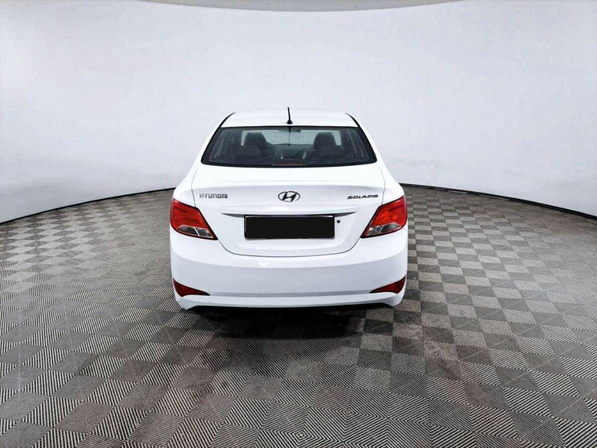 Hyundai Solaris с пробегом — 2014 год. Фото: #5
