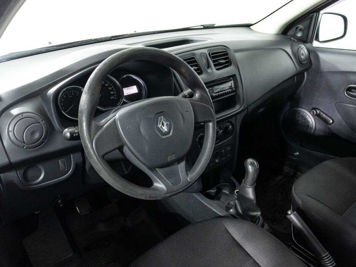 Renault Sandero с пробегом — 2015 год. Фото: #10