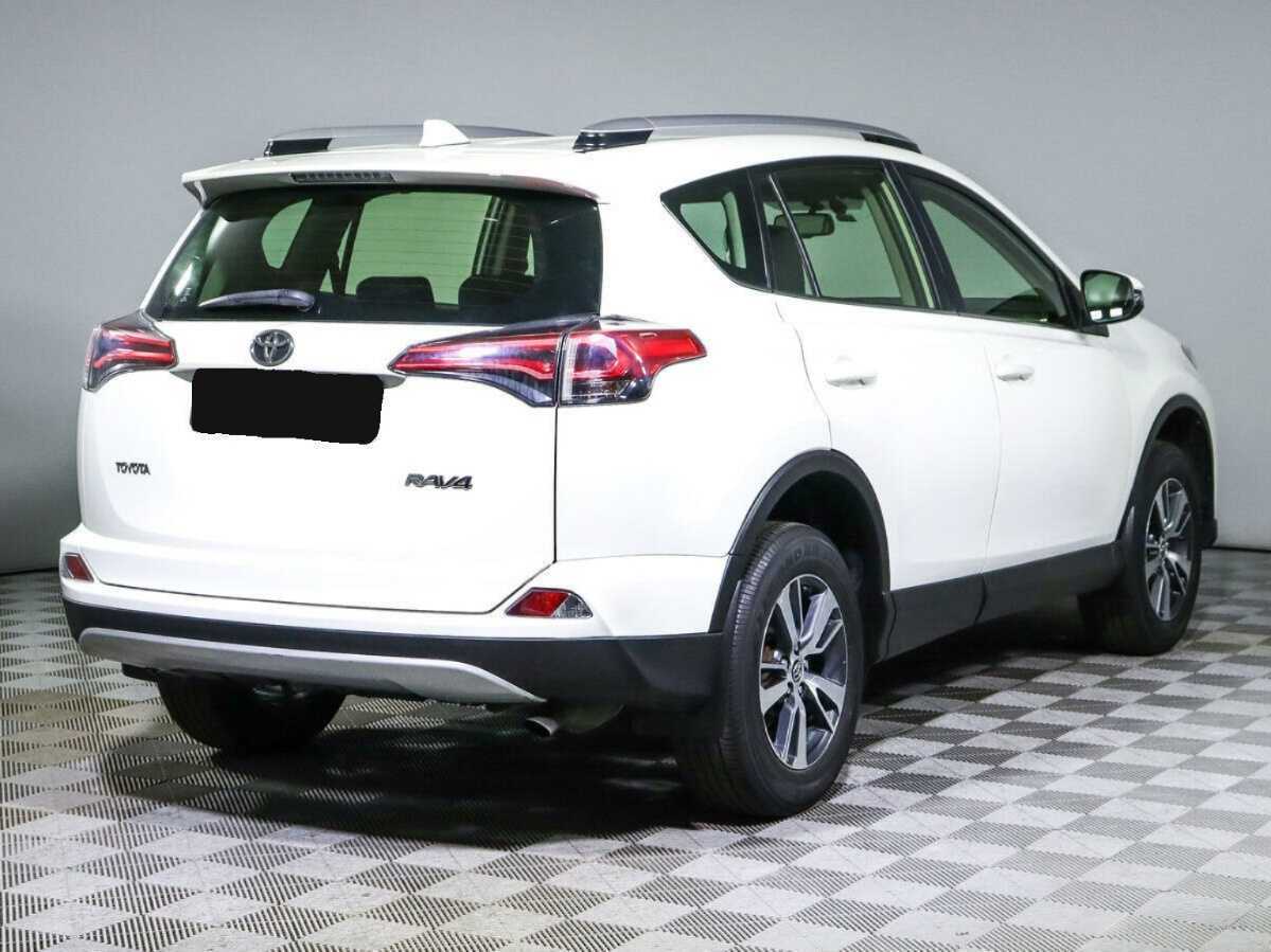 Toyota RAV4 с пробегом — 2016 год. Фото: #3