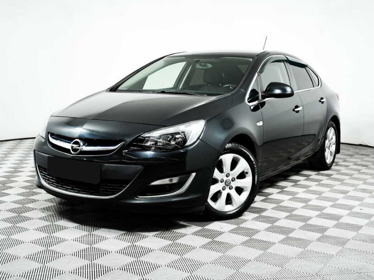 Opel Astra с пробегом — 2013 год. Фото: #0