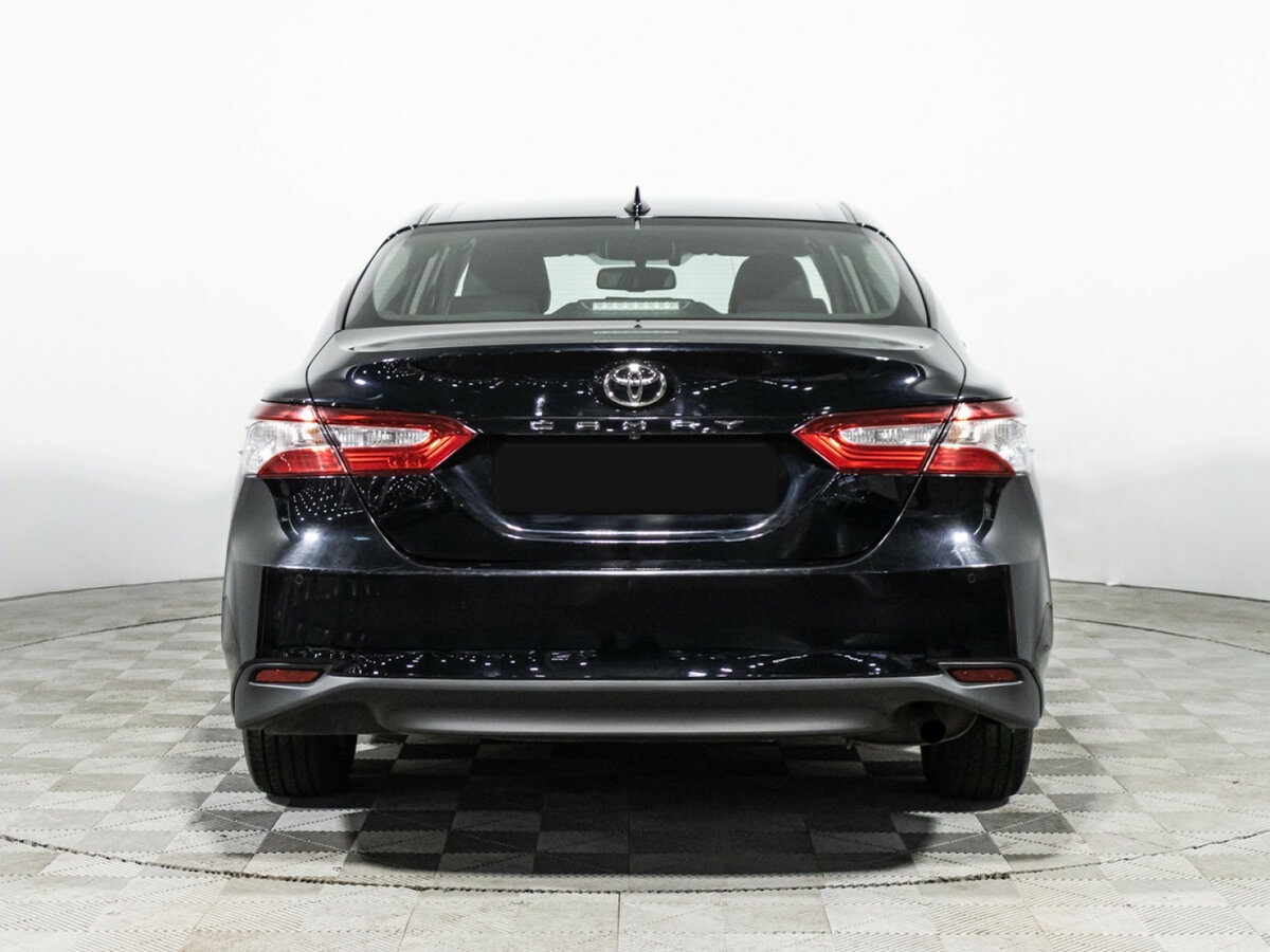 Toyota Camry с пробегом — 2018 год. Фото: #5