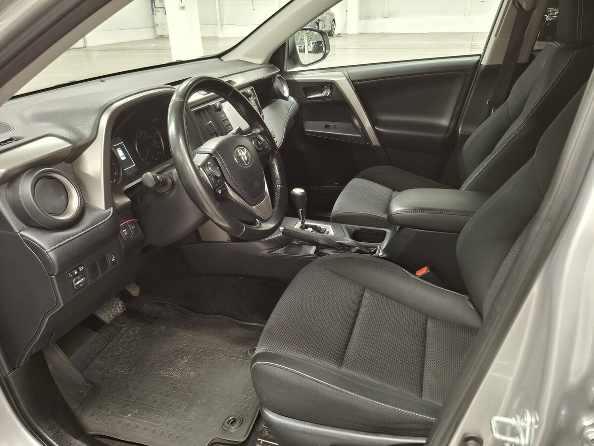 Toyota RAV4 с пробегом — 2019 год. Фото: #15