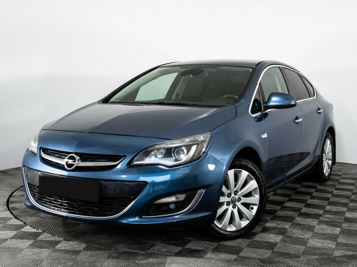 Opel Astra с пробегом — 2012 год. Фото: #0