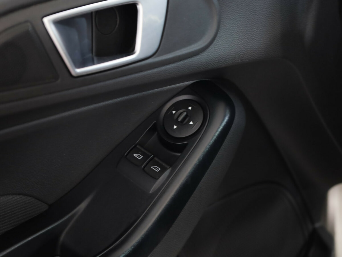 Ford Fiesta с пробегом — 2016 год. Фото: #11