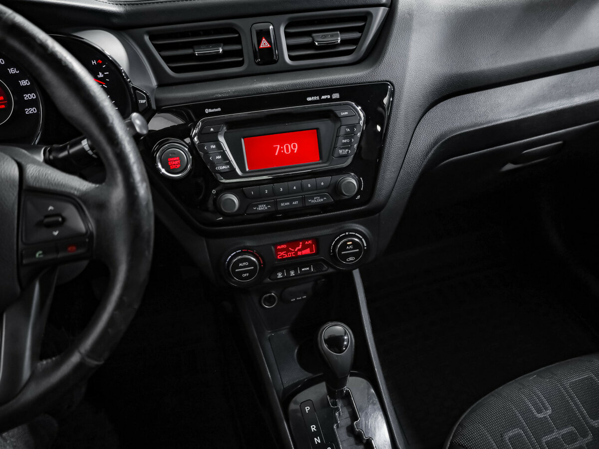 Kia Rio с пробегом — 2013 год. Фото: #9