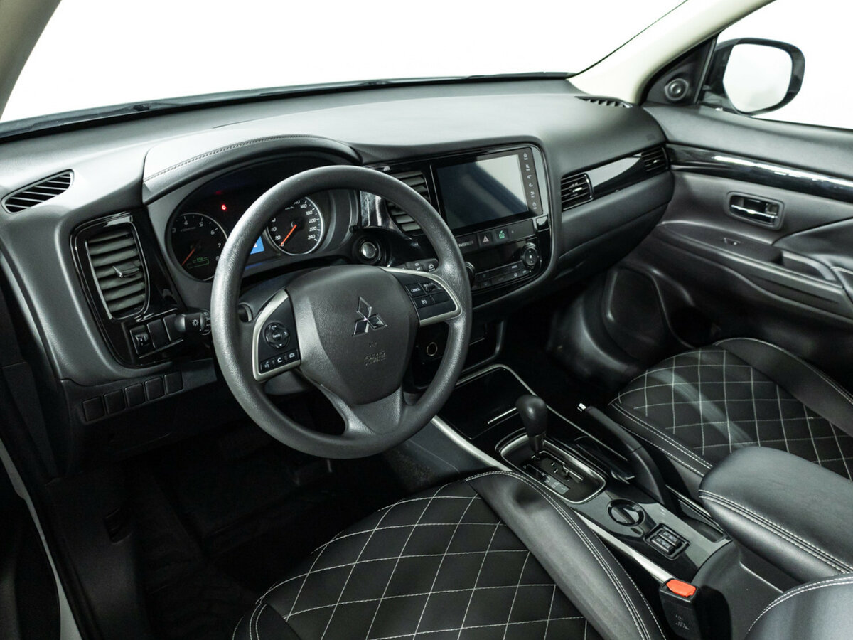 Mitsubishi Outlander с пробегом — 2022 год. Фото: #7
