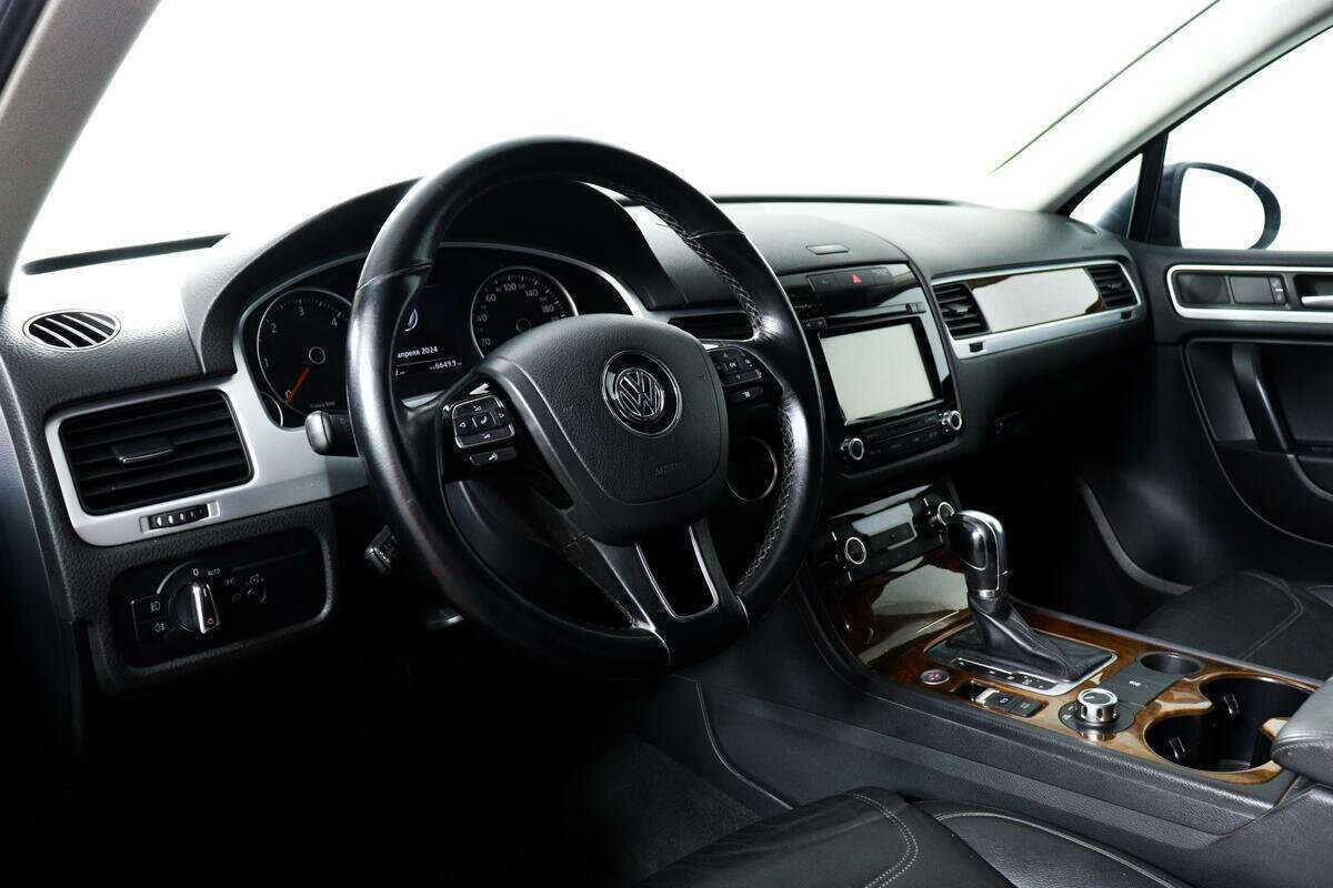 Volkswagen Touareg с пробегом — 2012 год. Фото: #11