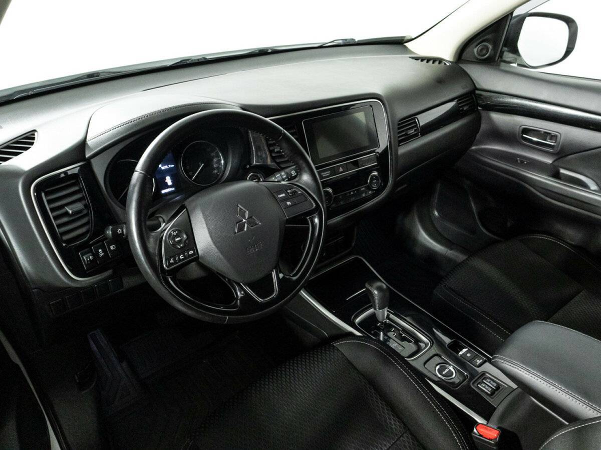 Mitsubishi Outlander с пробегом — 2018 год. Фото: #10