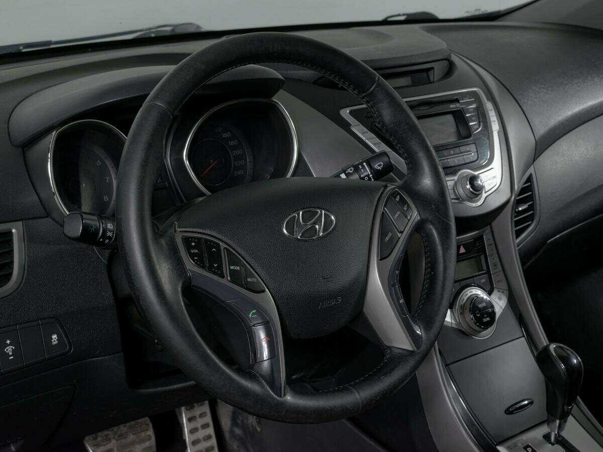Hyundai Elantra с пробегом — 2012 год. Фото: #12